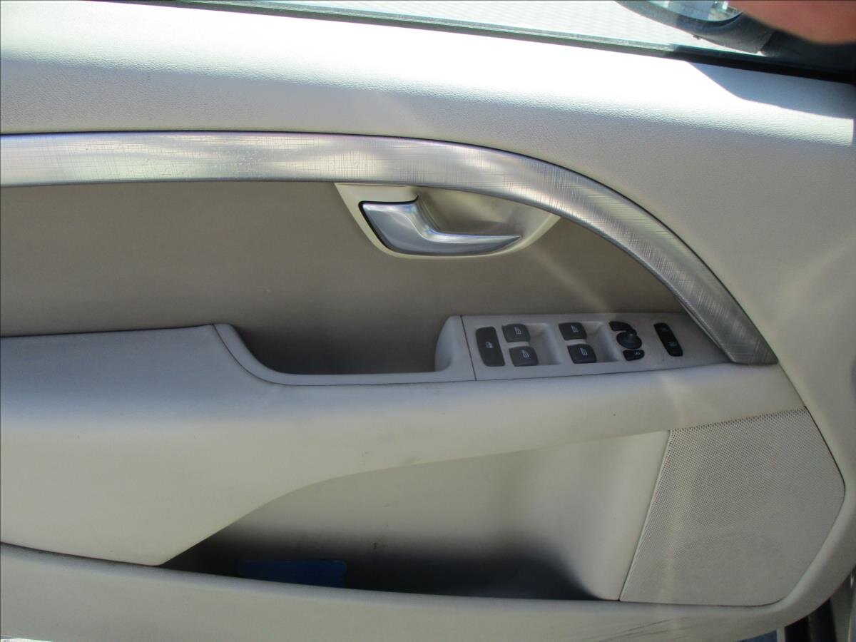 Volvo XC70 Kombi 2,4 l 151 kw