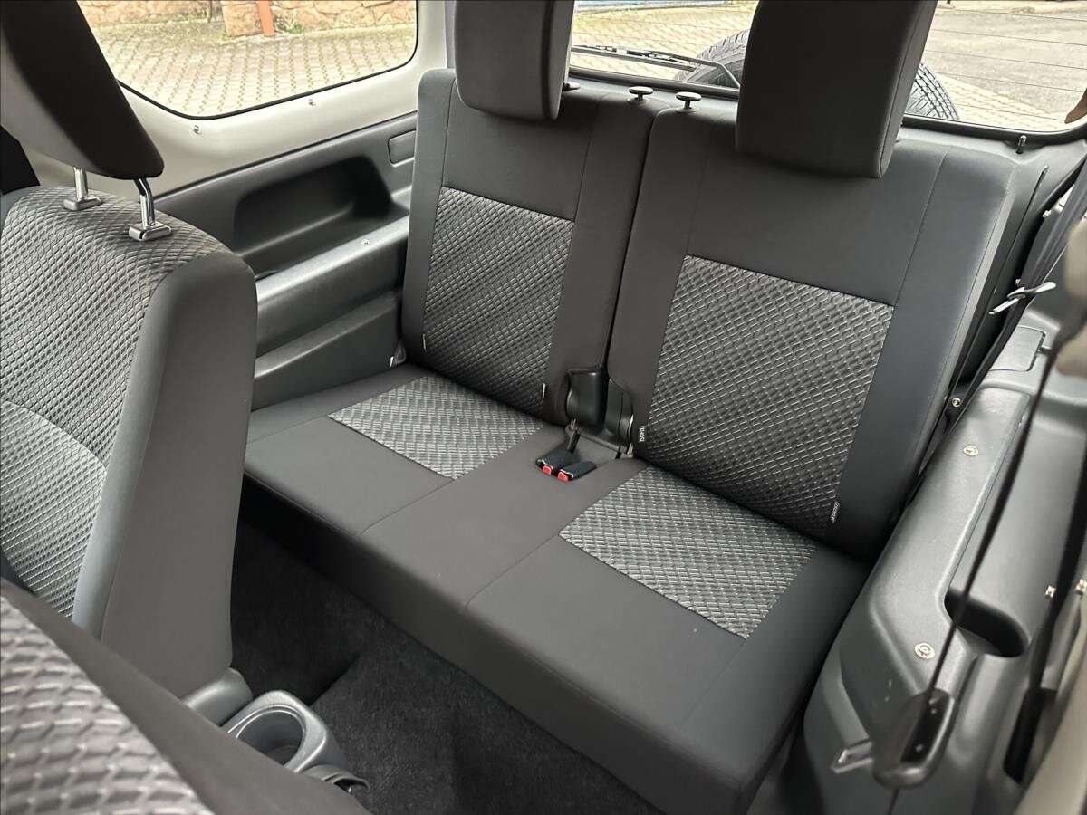 Suzuki Jimny SUV 1,3 l 63 kw