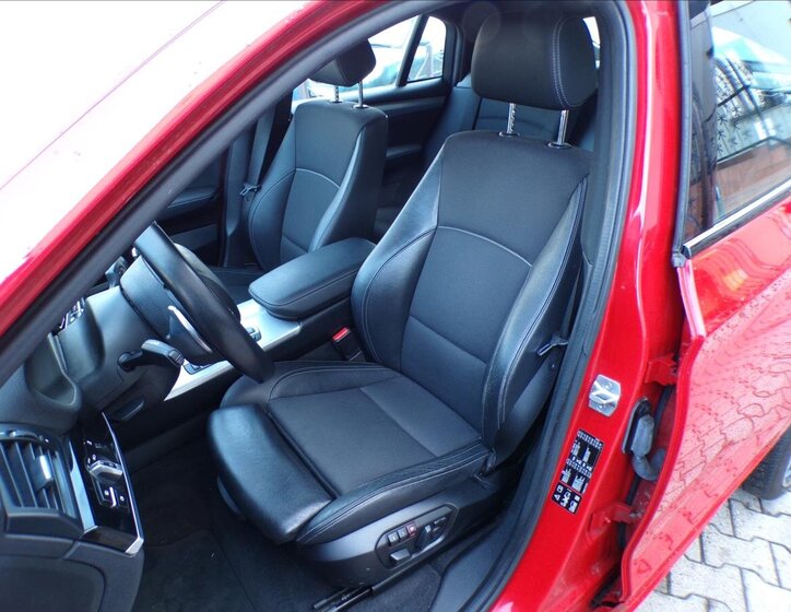 BMW X4 Sedan / Limuzína 3,0 l 190 kw