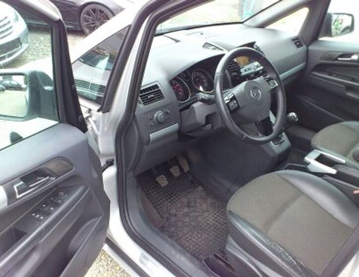 Opel Zafira 12