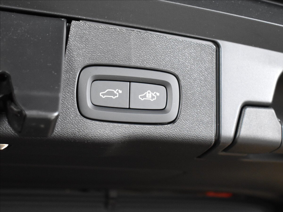 Volvo XC60 SUV / Terénní 2,0 l 257 kw