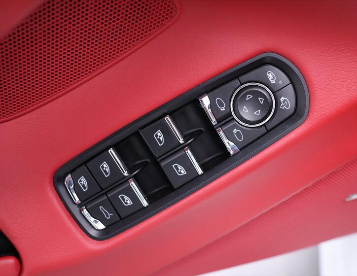 Porsche Panamera Hatchback 3,0 l 221 kw