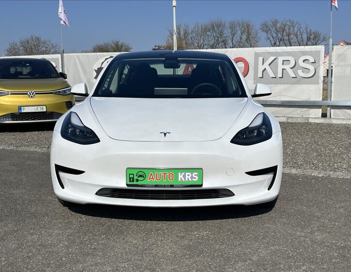 Tesla Model 3 Sedan / Limuzína 0,0 208 kw