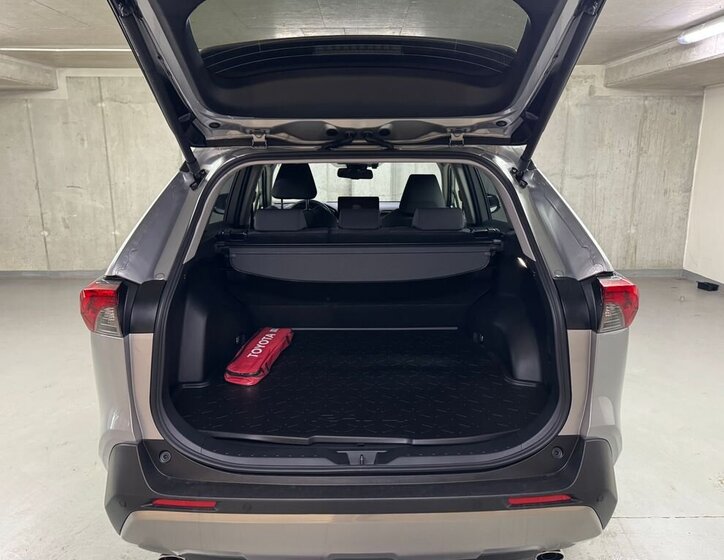 Toyota RAV4 SUV 2,5 l 163 kw