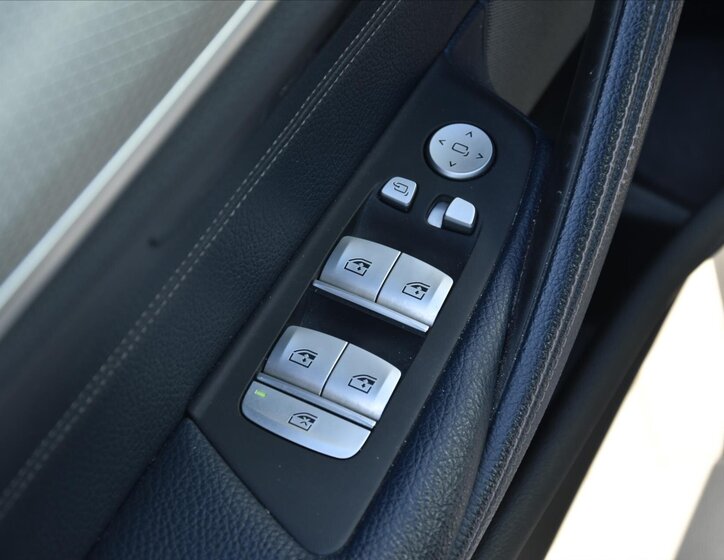 BMW Řada 5 Sedan / Limuzína 3,0 l 250 kw