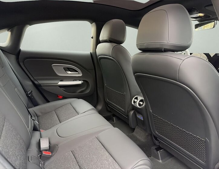 Mercedes-Benz CLA Sedan / Limuzína 1,3 l 120 kw