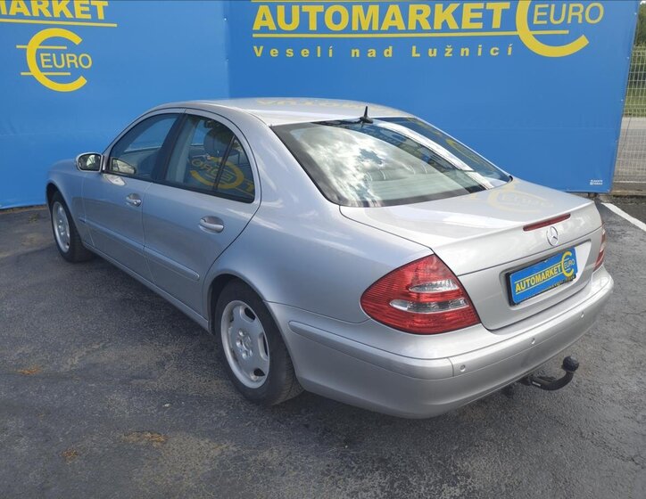 Mercedes-Benz Třídy E Sedan / Limuzína 1,8 l 120 kw