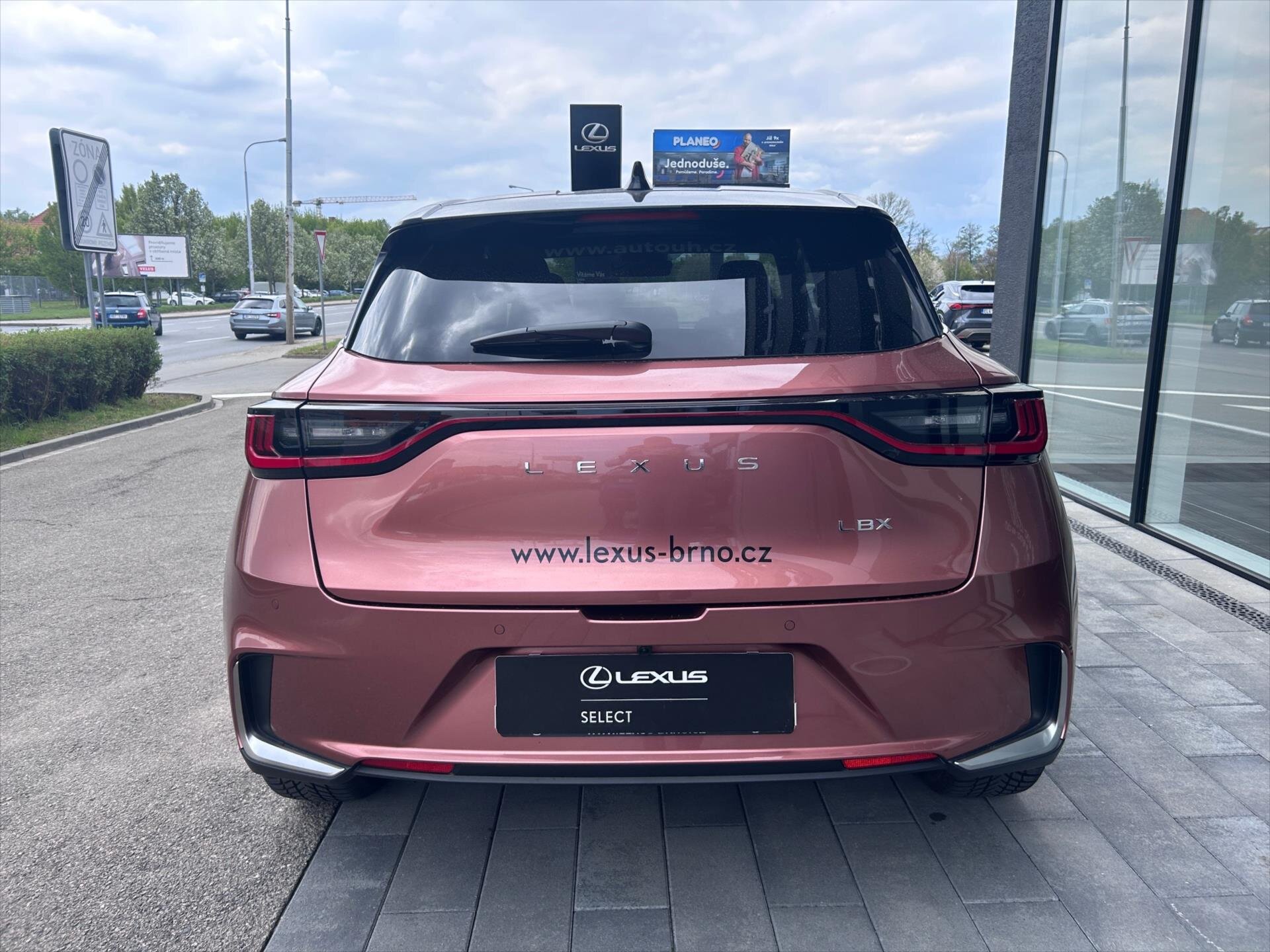 Lexus LBX SUV / Terénní 1,5 l 100 kw