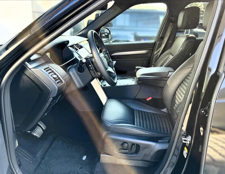 Land Rover Discovery 10