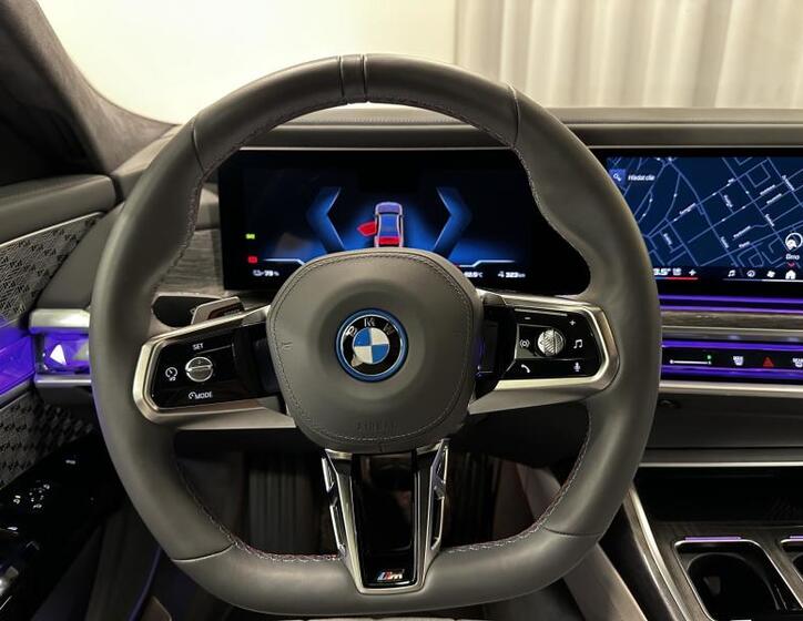 BMW i7 8