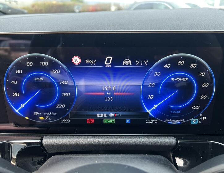 Mercedes-Benz EQA 12