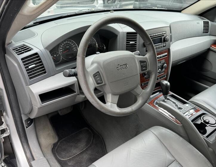 Jeep Grand Cherokee 26