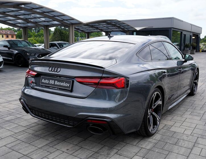 Audi RS5 6