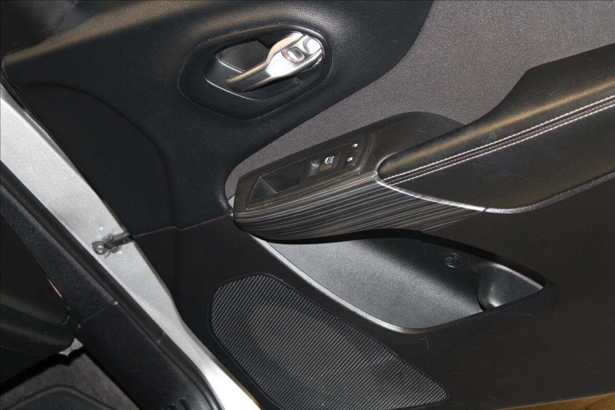 Jeep Cherokee SUV / Terénní 2,2 l 136 kw