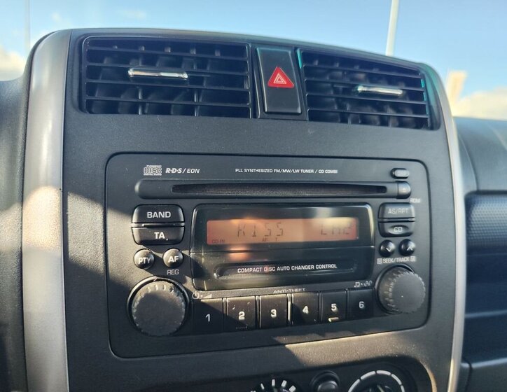 Suzuki Jimny SUV 1,3 l 63 kw