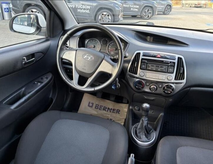 Hyundai i20 16