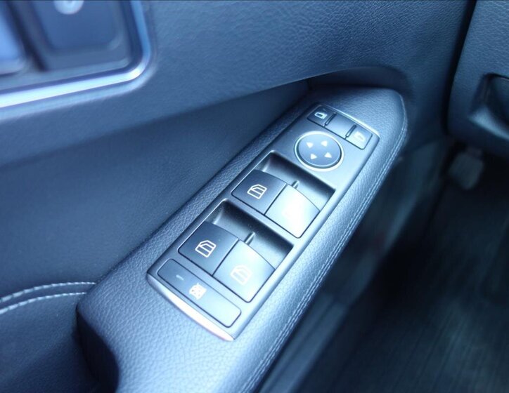 Mercedes-Benz Třídy E Sedan / Limuzína 2,1 l 125 kw