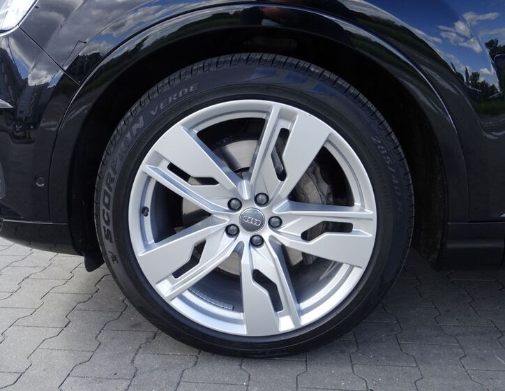Audi Q7 30