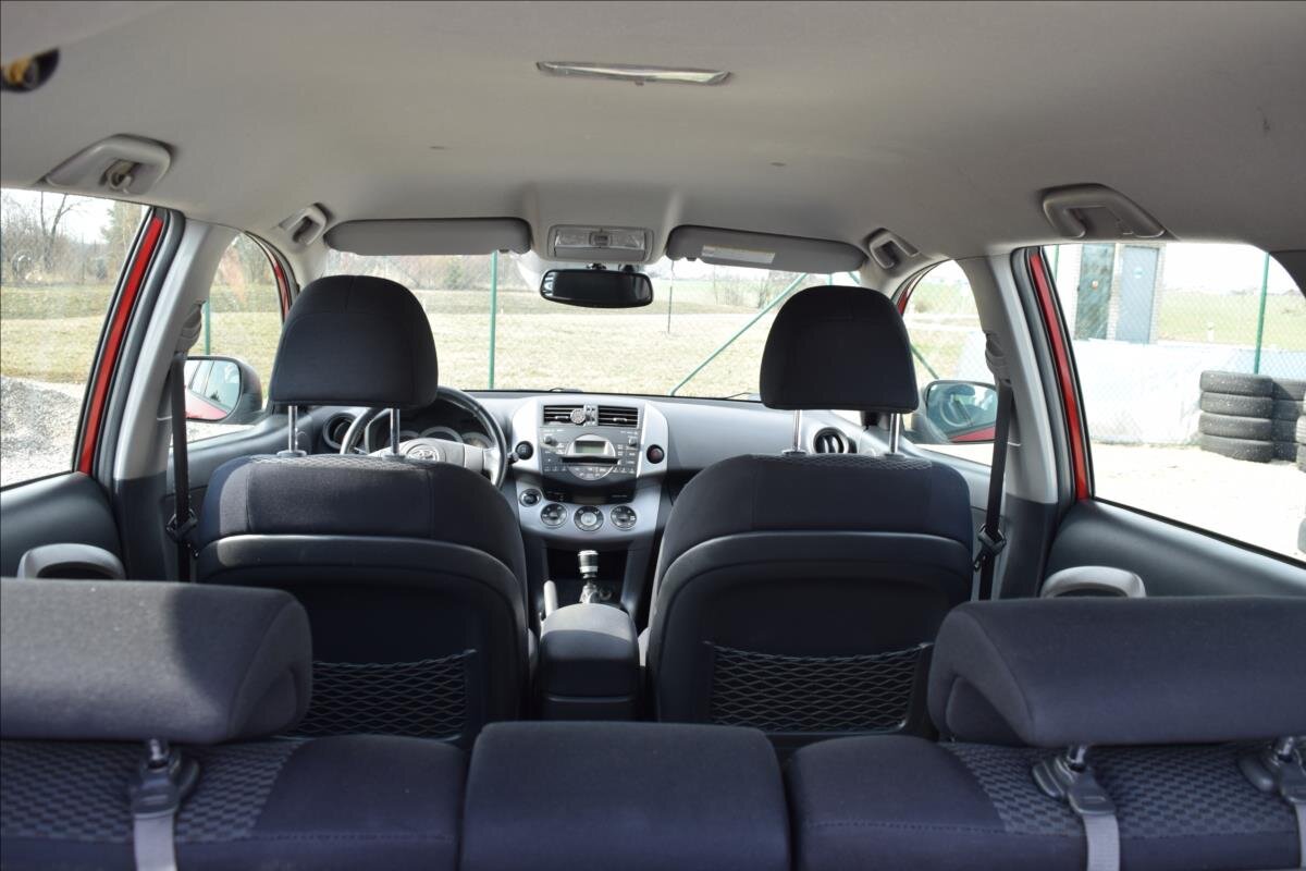 Toyota RAV4 SUV / Terénní 2,2 l 100 kw