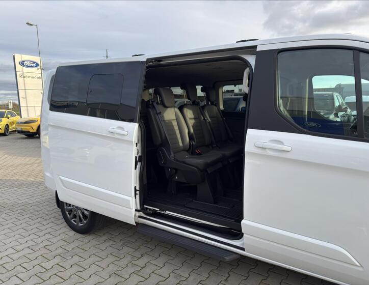 Ford Tourneo Custom 17