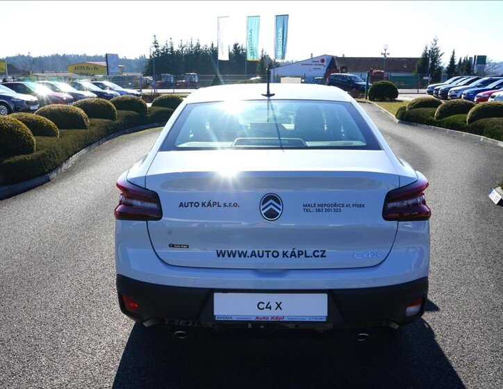 Citroën C4 X Sedan / Limuzína 1,2 l 96 kw