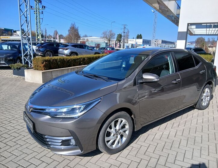 Toyota Corolla Sedan / Limuzína 1,6 l 97 kw