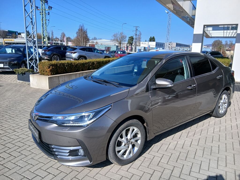 Toyota Corolla Sedan / Limuzína 1,6 l 97 kw