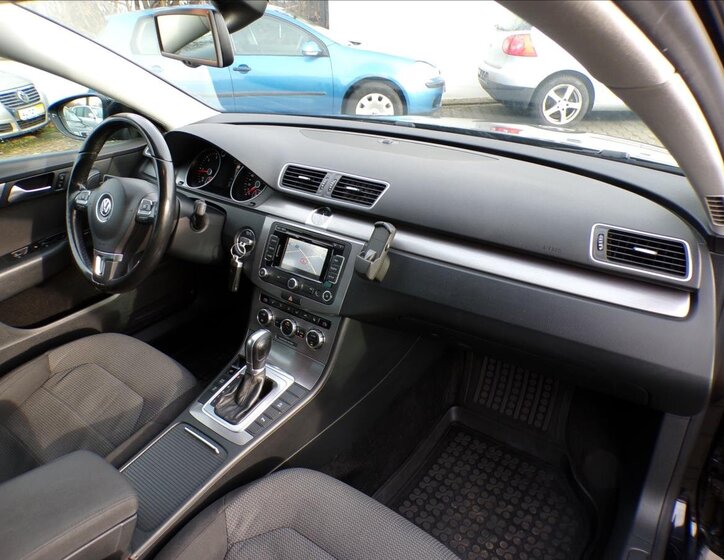 Volkswagen Passat 25