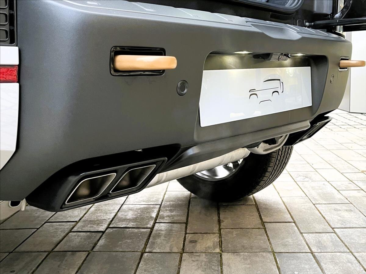 Land Rover Defender SUV / Terénní 4,4 l 467 kw