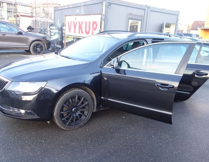 Škoda Superb 9