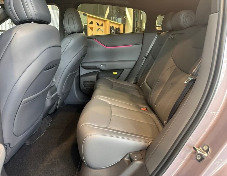 Ostatní Ostatní SUV / Terénní 0,0 358 kw