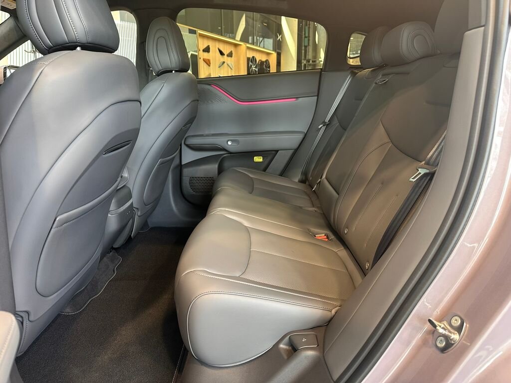 Ostatní Ostatní SUV / Terénní 0,0 358 kw