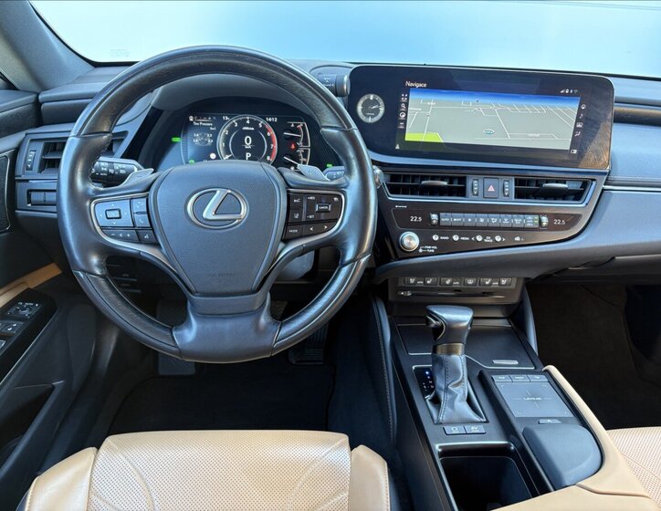 Lexus ES 300h Sedan / Limuzína 2,5 l 131 kw