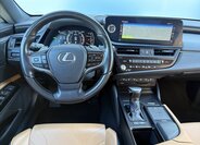 Lexus ES 300h Sedan / Limuzína 2,5 l 131 kw