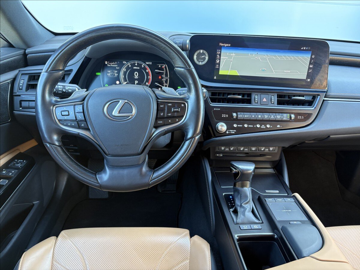 Lexus ES 300h Sedan / Limuzína 2,5 l 131 kw