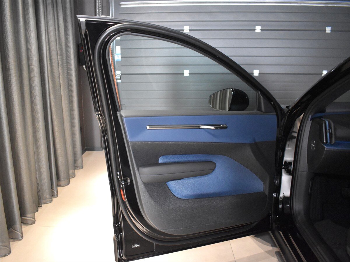 Volvo EX30 SUV / Terénní 0,0 315 kw