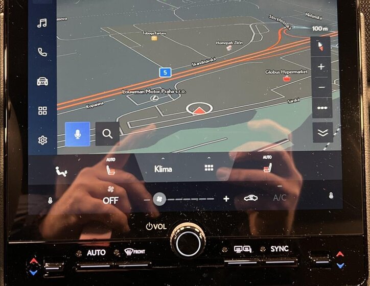 Lexus LBX SUV / Terénní 1,5 l 100 kw