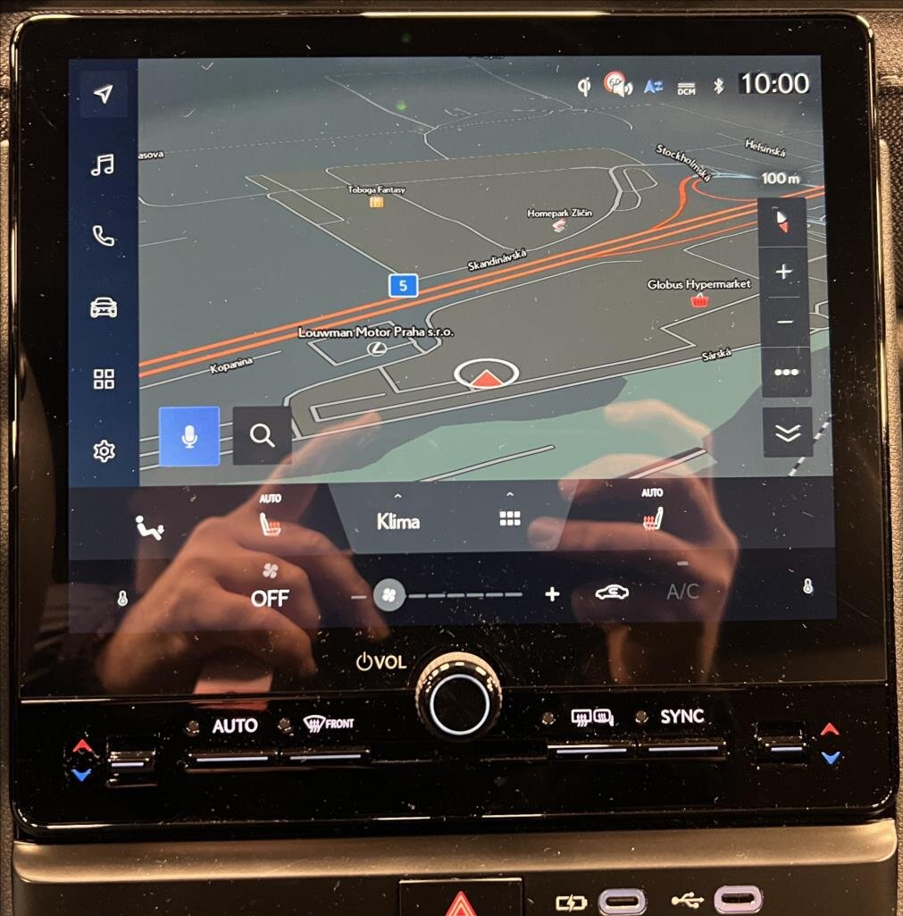 Lexus LBX SUV / Terénní 1,5 l 100 kw