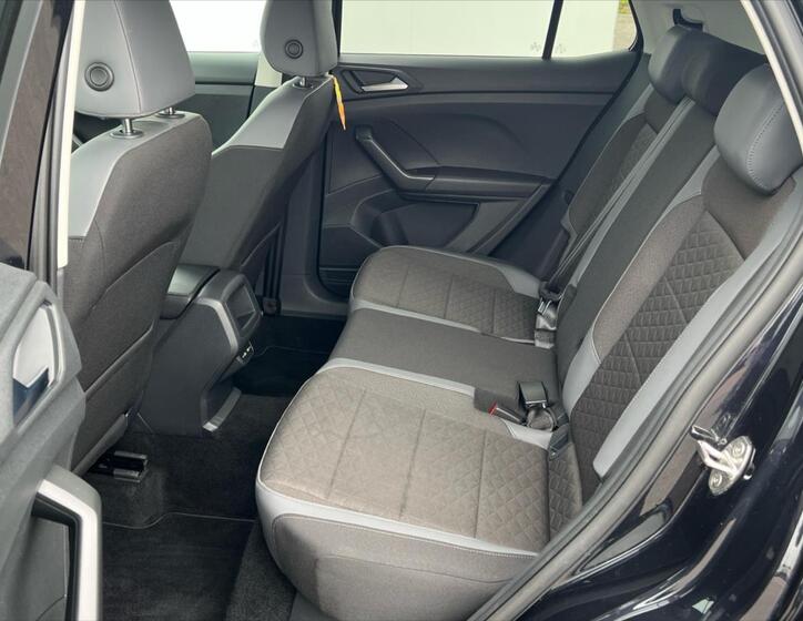 Volkswagen T-Cross 13