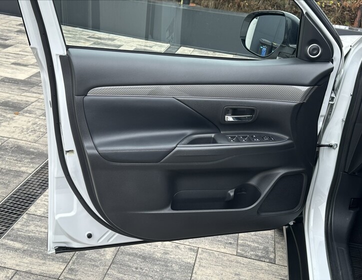 Mitsubishi Outlander 12