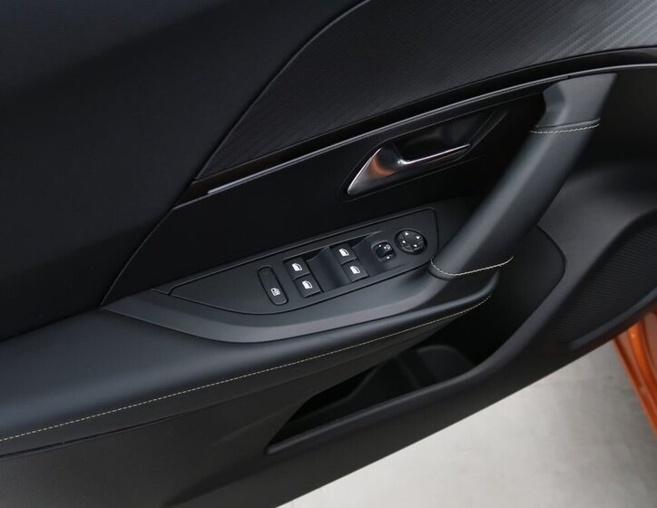 Peugeot 2008 SUV 1,2 l 96 kw