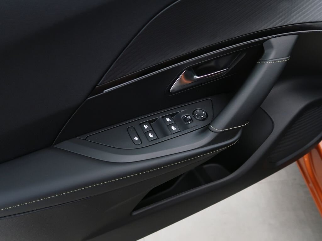 Peugeot 2008 SUV 1,2 l 96 kw