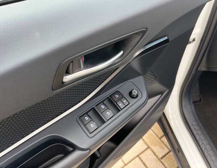 Toyota C-HR SUV / Terénní 1,8 l 72 kw