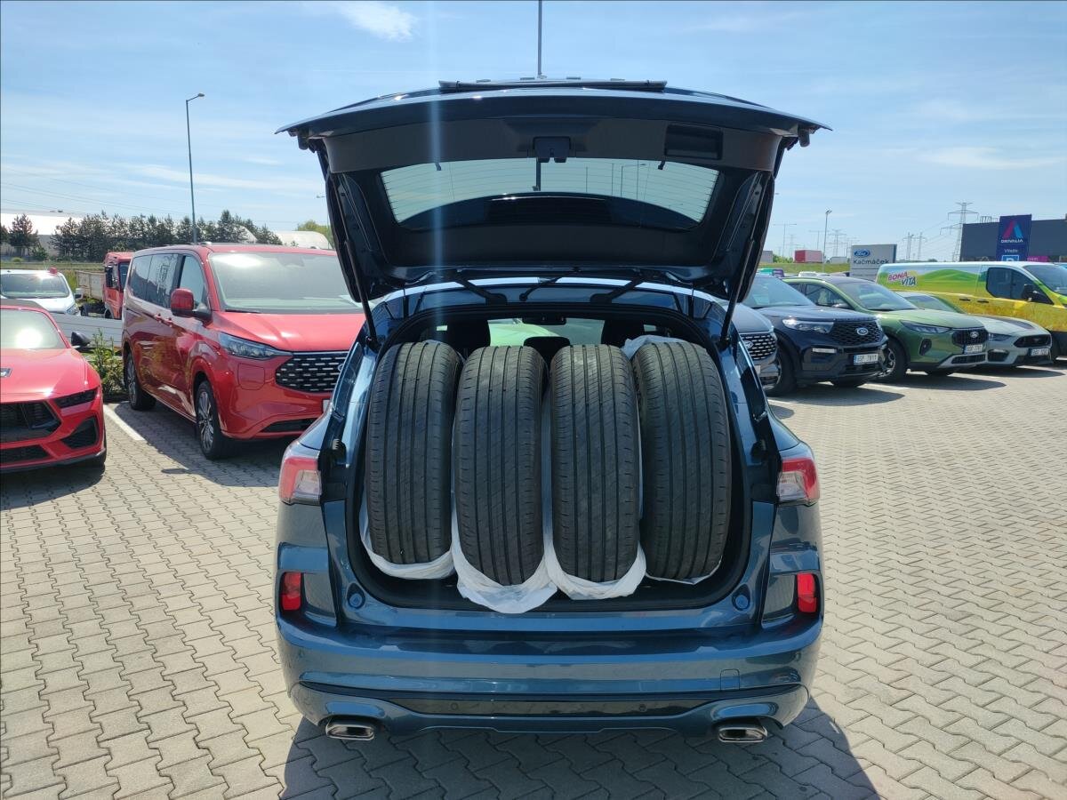 Ford Kuga SUV 1,5 l 110 kw