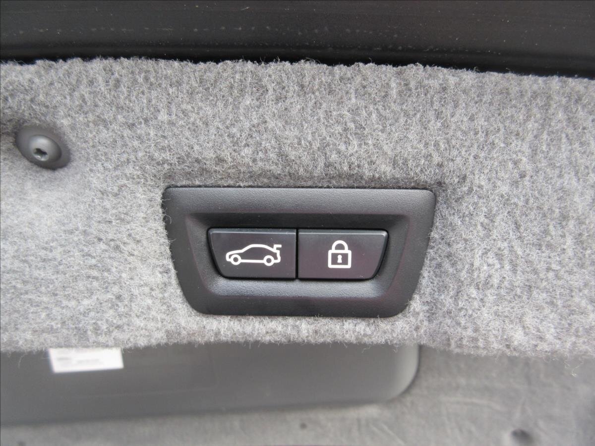 BMW Řada 7 Sedan / Limuzína 3,0 l 190 kw