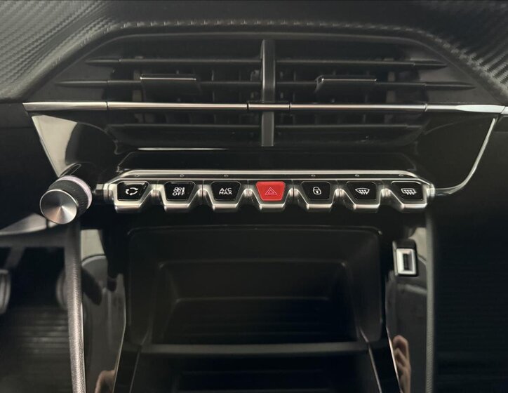 Peugeot 208 Hatchback 1,2 l 74 kw