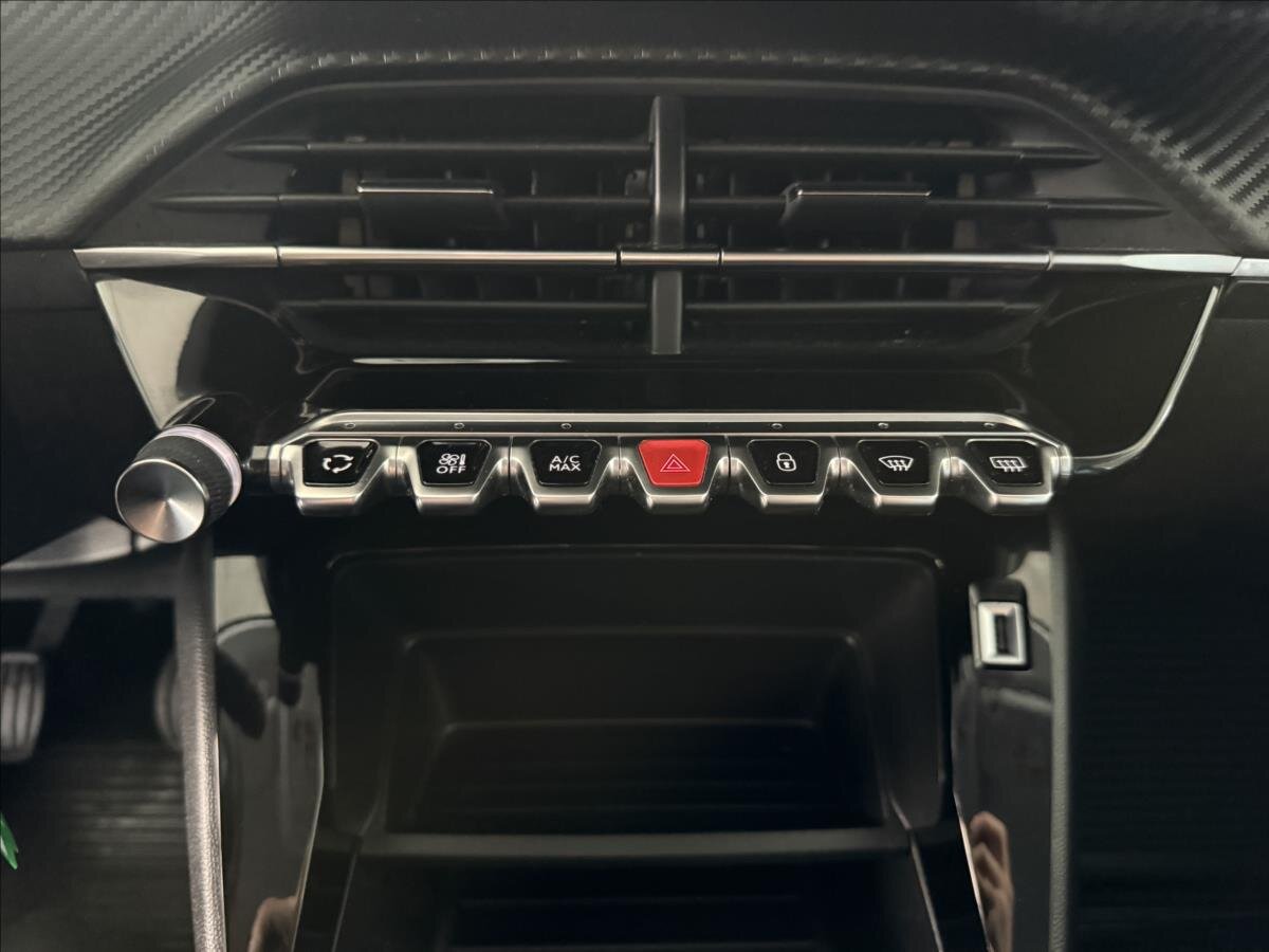 Peugeot 208 Hatchback 1,2 l 74 kw