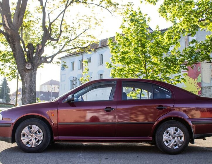 Škoda Octavia Sedan / Limuzína 1,6 l 55 kw