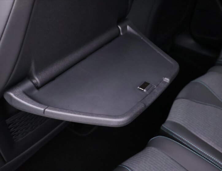 Peugeot 5008 SUV 1,2 l 96 kw