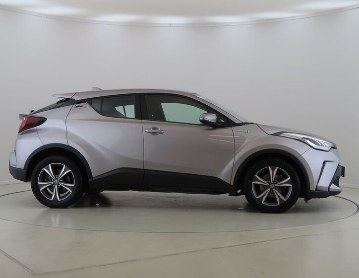 Toyota C-HR SUV / Terénní 1,8 l 72 kw